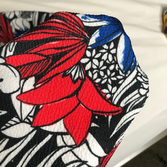 Women’s Tropical Floral Pencil Skirt • Red Blue Black White Print - Picture 4 of 15